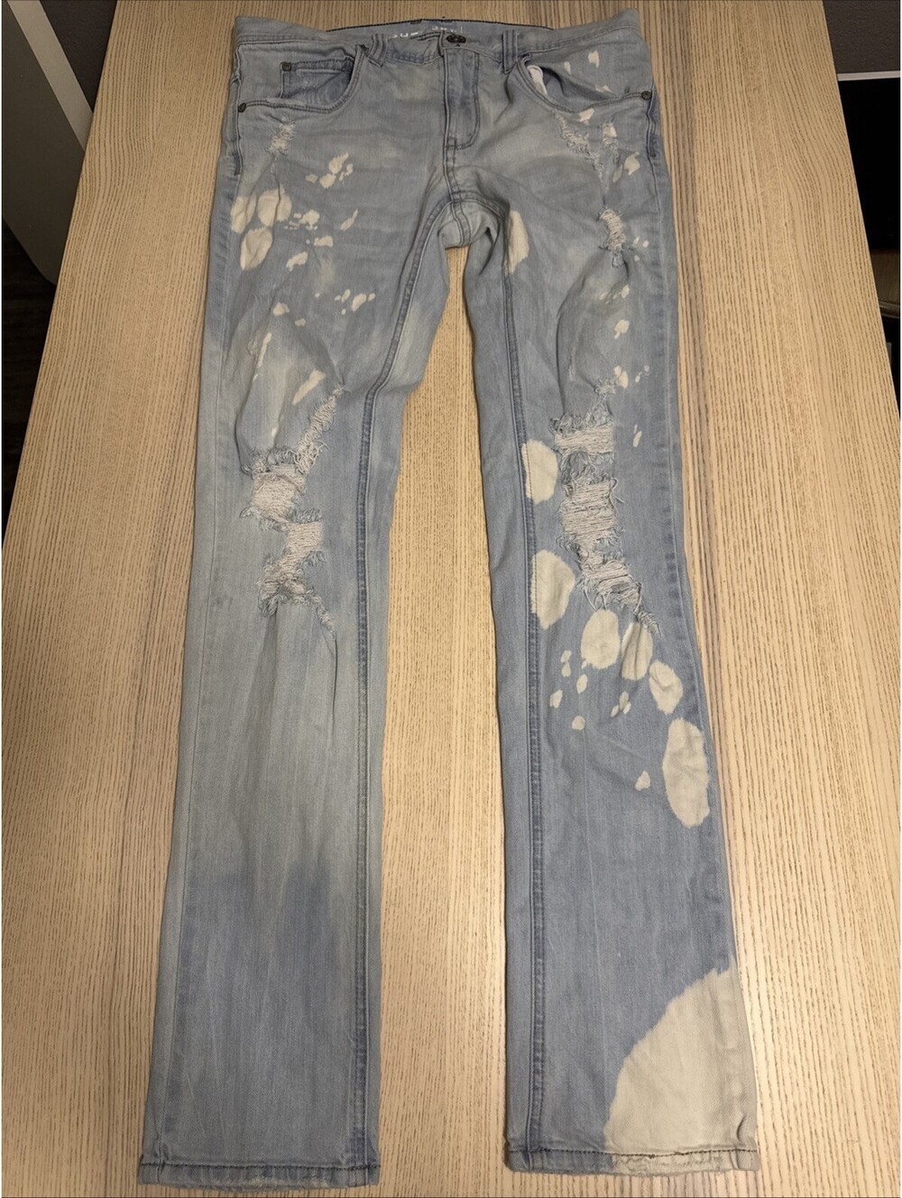 Rogue Men’s 34W Skinny Jeans Light Wash Distressed Bleach Splatter Ripped Knee